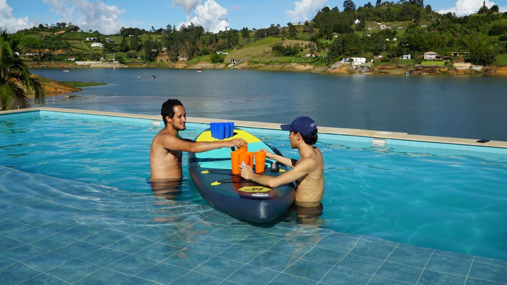 Viajero Guatape Hostel & Lake Club Bagian luar foto
