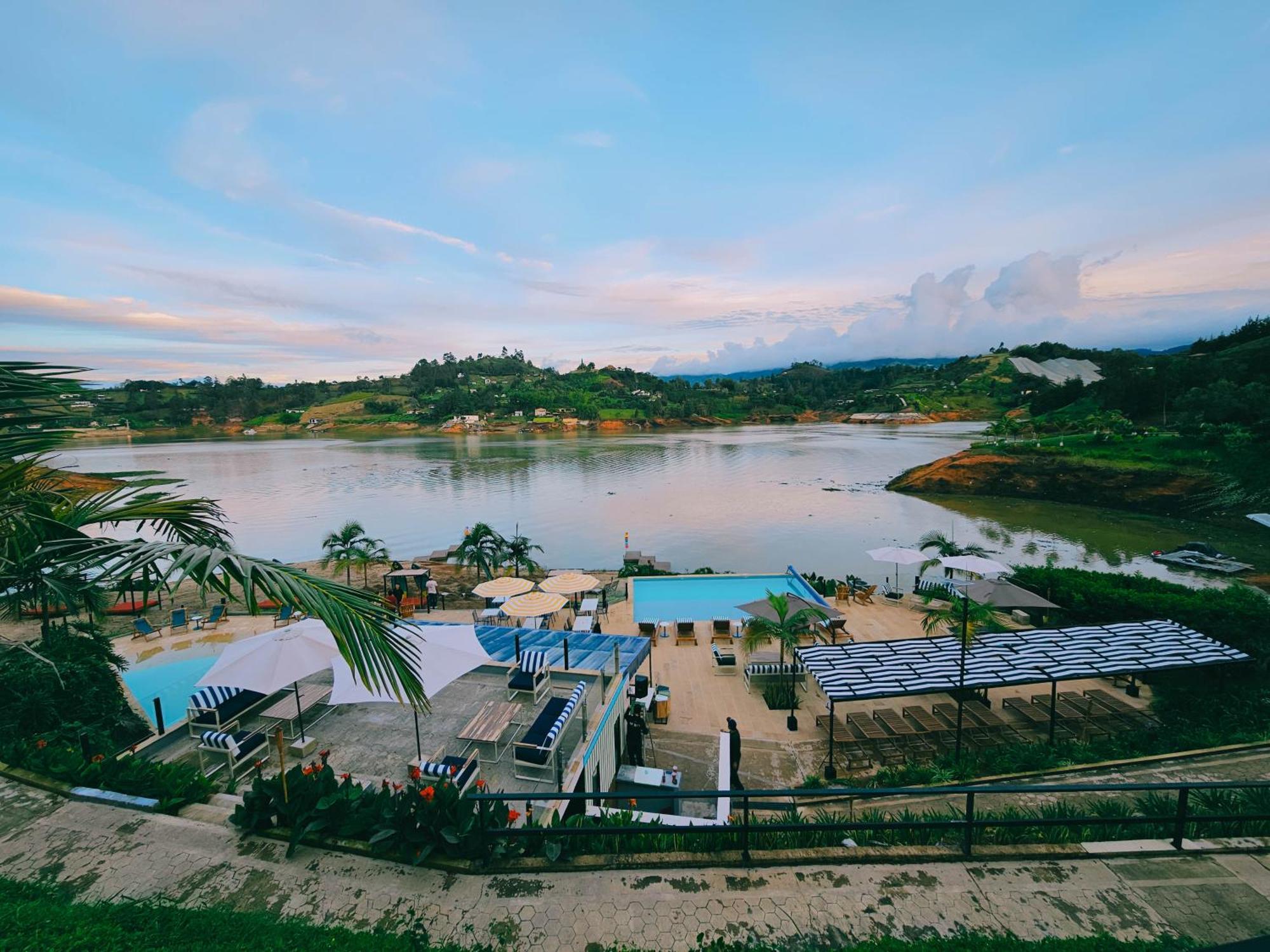 Viajero Guatape Hostel & Lake Club Bagian luar foto