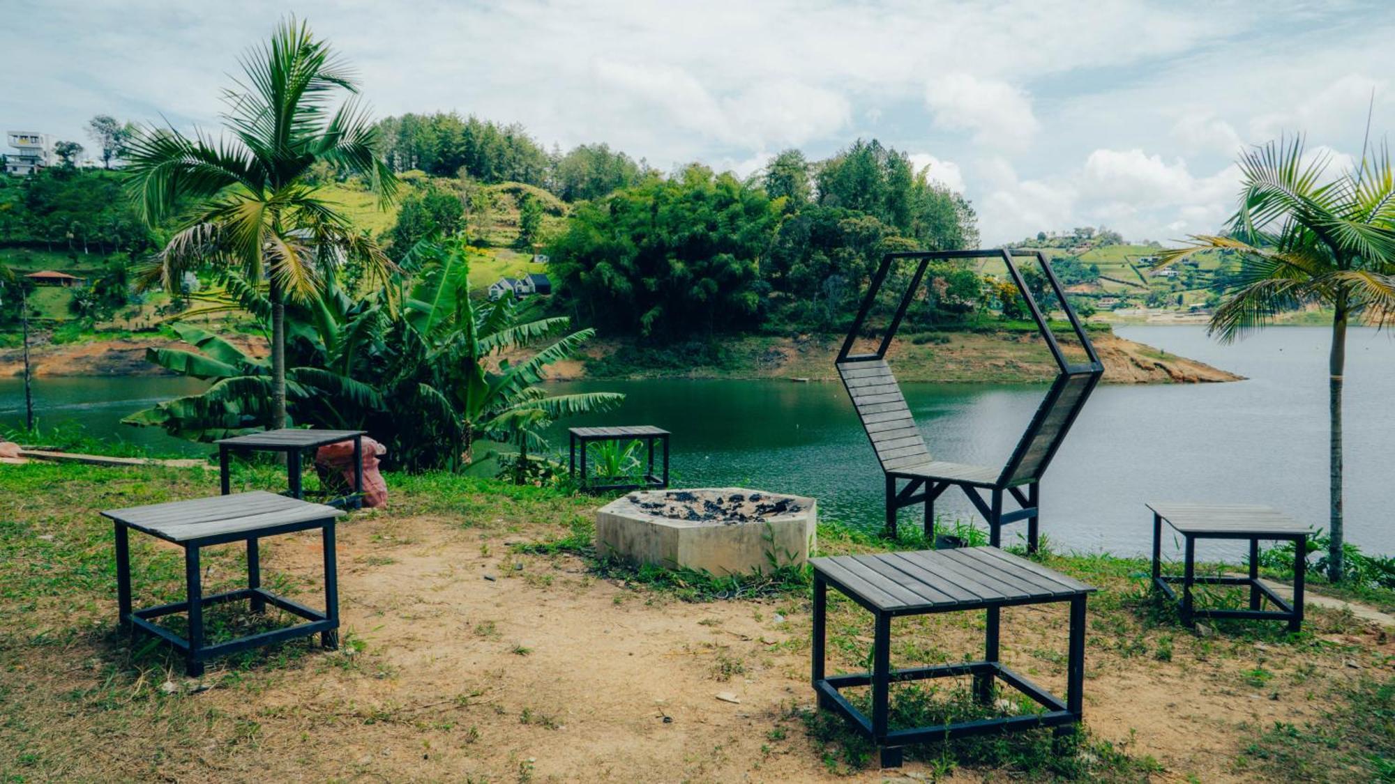 Viajero Guatape Hostel & Lake Club Bagian luar foto