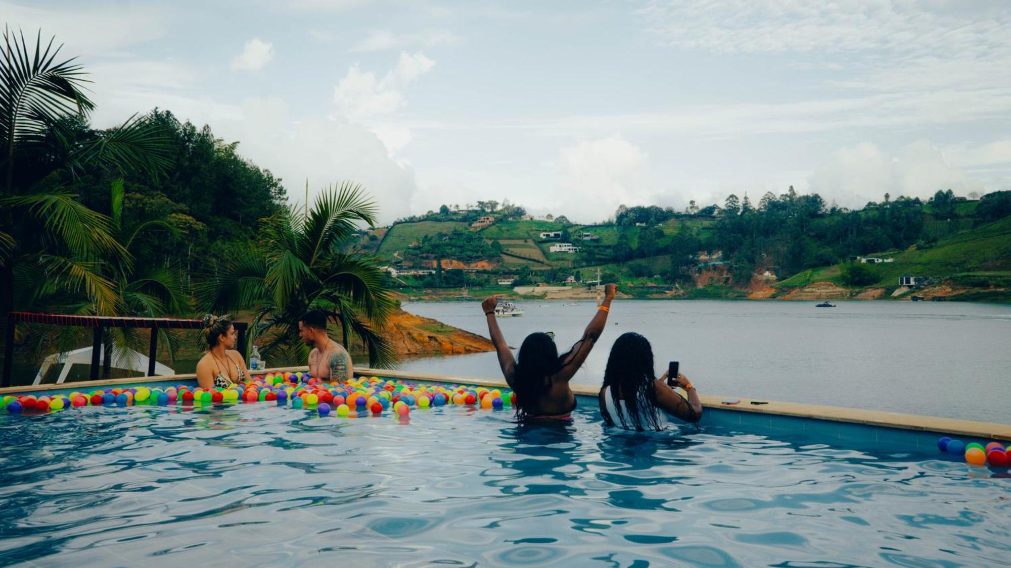 Viajero Guatape Hostel & Lake Club Bagian luar foto